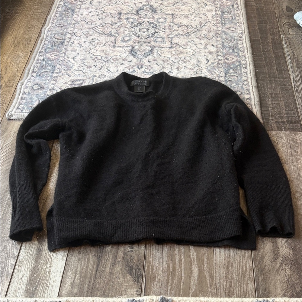 Tahari women’s  Black Crewneck Sweater cashmere